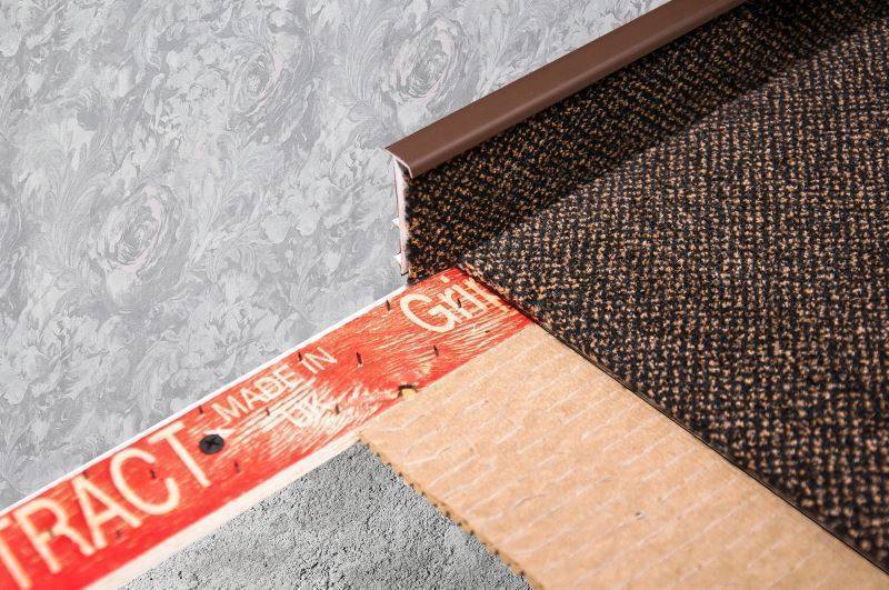 Плинтус для ковролина "Korner" Listwa темно-коричневый (2500*13,8*50 мм) — купить в Калуге