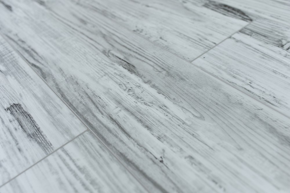 Замковая ПВХ плитка "Art Tile" Берёза Божоле (1220*152*5 мм) — купить в Калуге