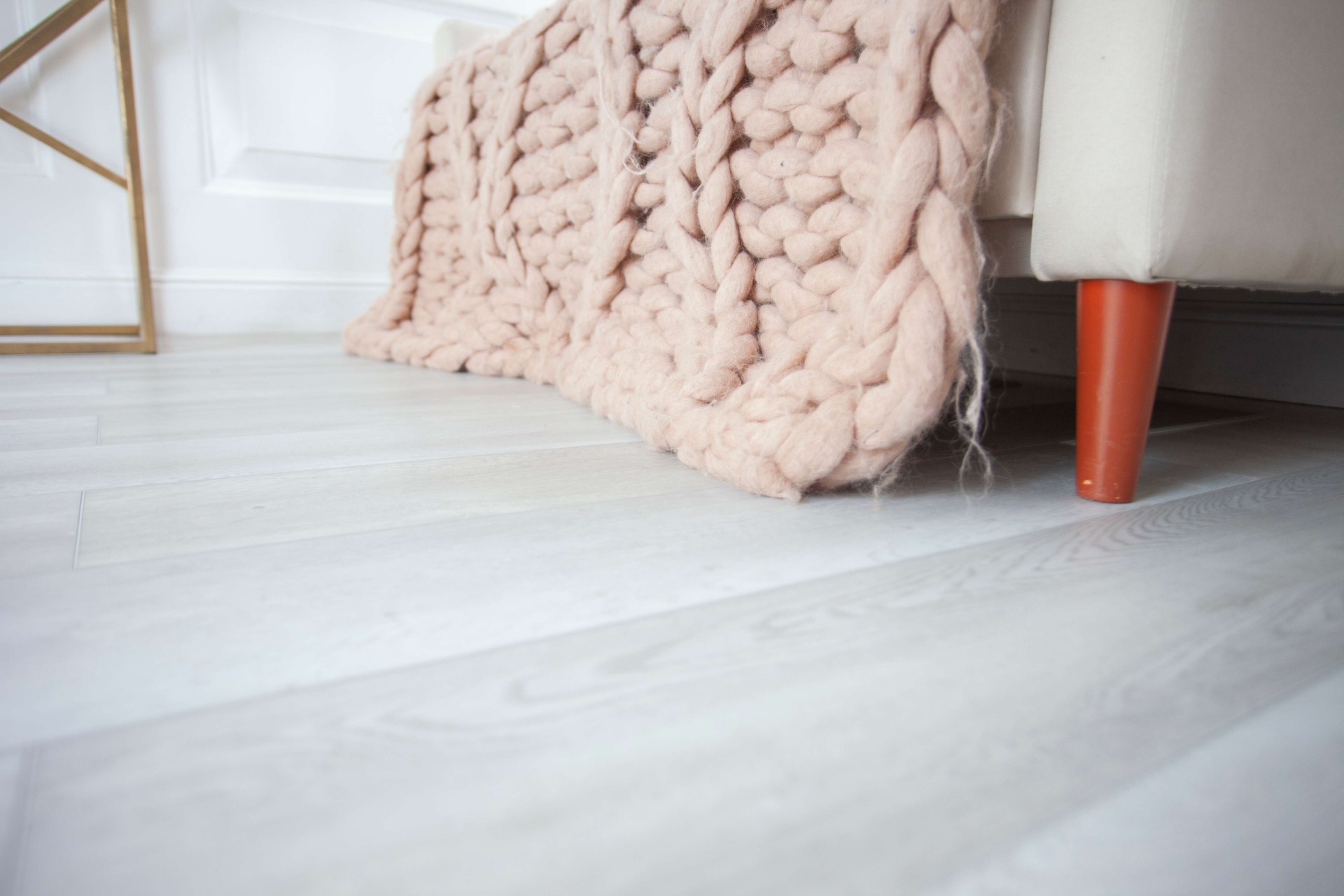 Усовершенствованная кварц-виниловая плитка «Damy Floor» Дуб Зимний (1227*187*2,5 мм) — купить в Калуге