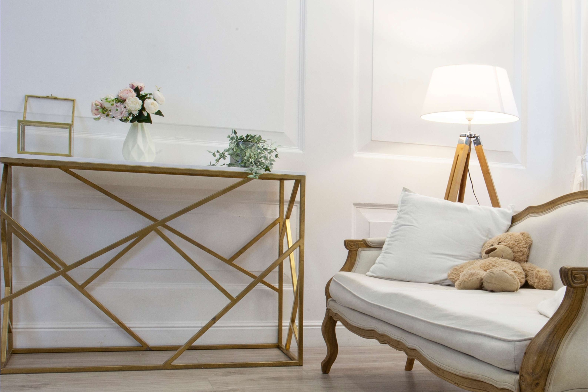 Усовершенствованная кварц-виниловая плитка «Damy Floor» Дуб Белый (1227*187*2,5 мм) — купить в Калуге