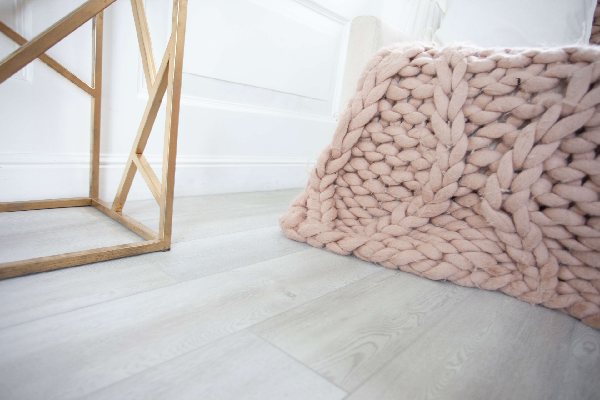 Усовершенствованная кварц-виниловая плитка «Damy Floor» Дуб Зимний (1227*187*2,5 мм) — купить в Калуге