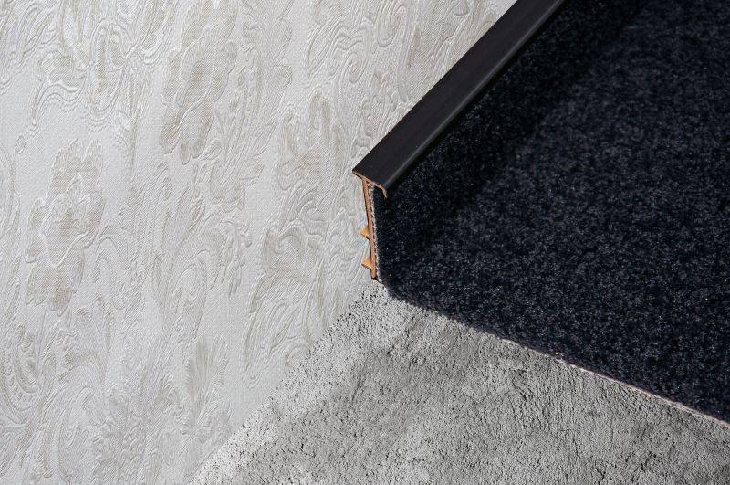 Плинтус для ковролина "Korner" Listwa черный (2500*13,8*50 мм) — купить в Калуге