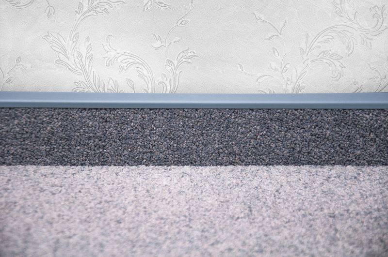 Плинтус для ковролина "Korner" Listwa графит (2500*13,8*50 мм) — купить в Калуге