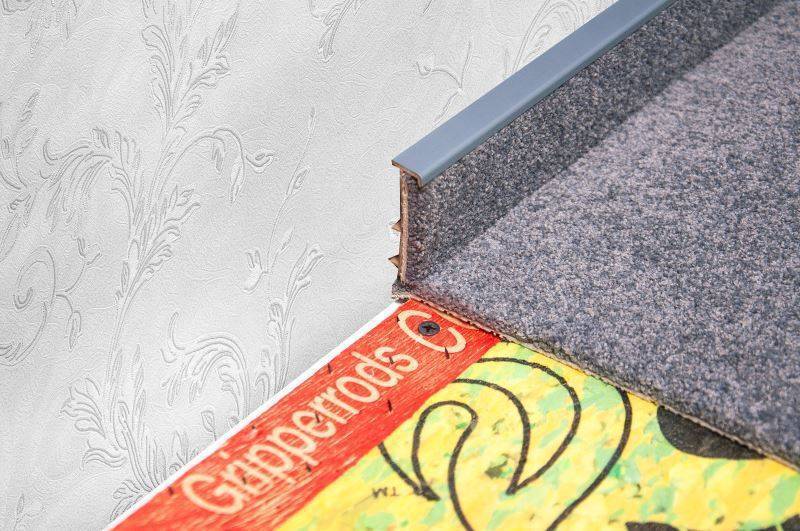 Плинтус для ковролина "Korner" Listwa графит (2500*13,8*50 мм) — купить в Калуге