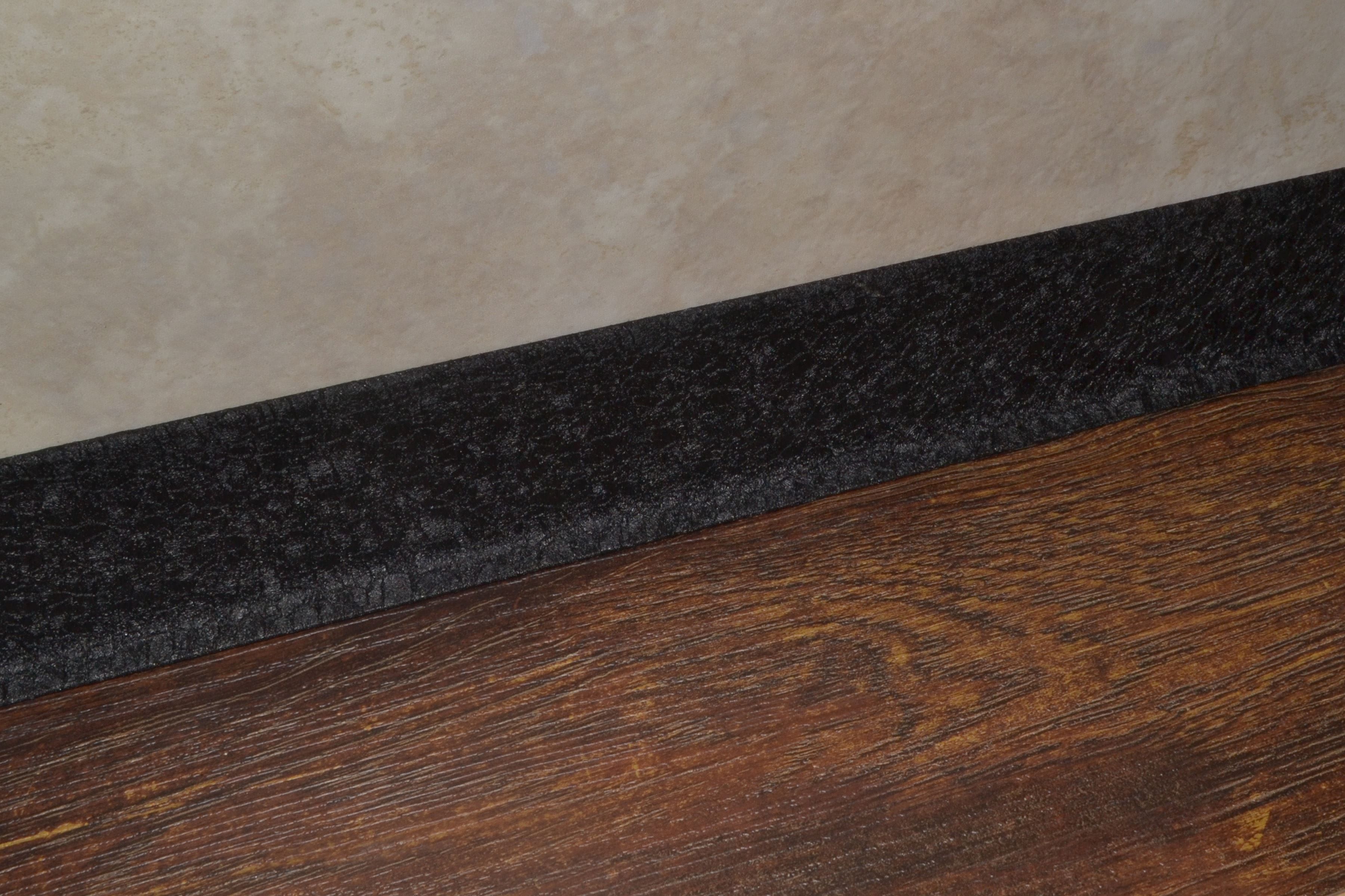 Плинтус алюминиевый L-образный текстура кожи черная (2500*11*60 мм) — купить в Калуге