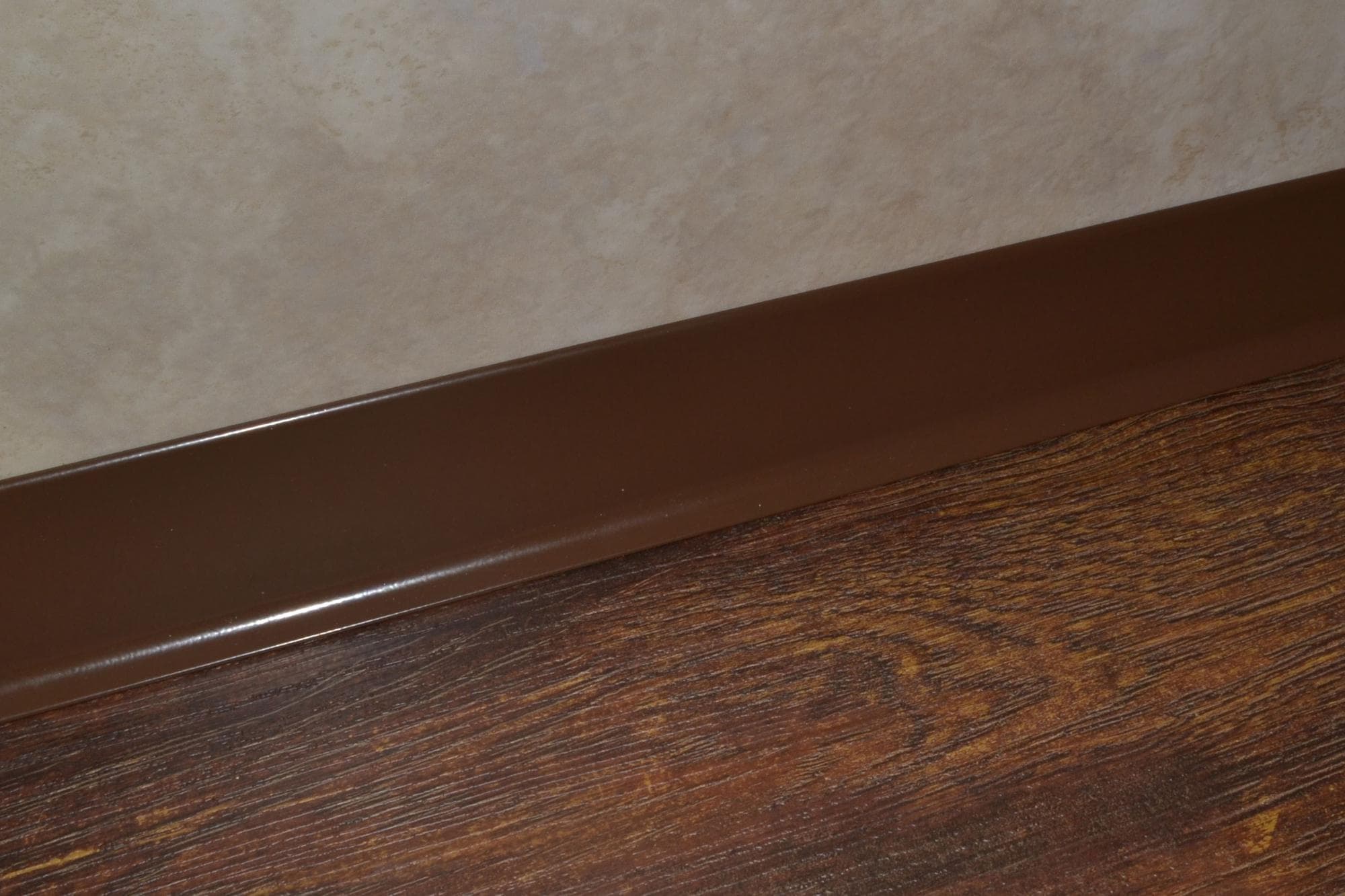 Плинтус алюминиевый L-образный шоколад (2500*11*60 мм) — купить в Калуге