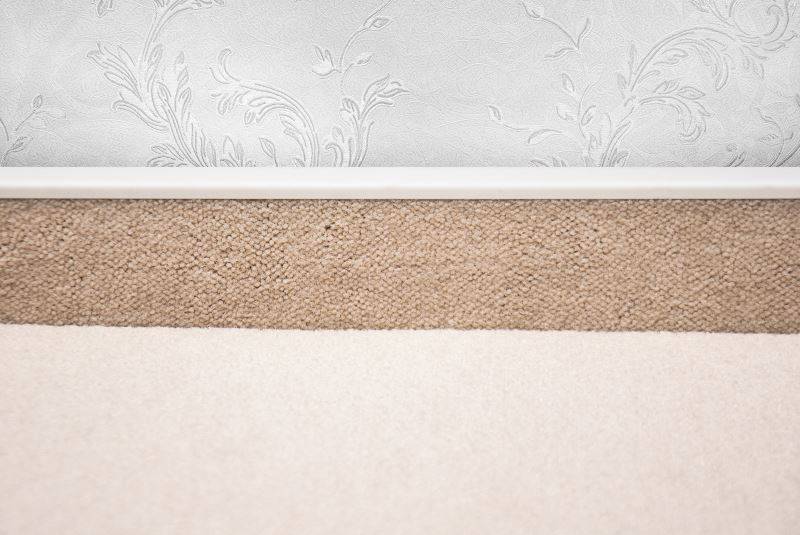 Плинтус для ковролина "Korner" Listwa белый (2500*13,8*50 мм) — купить в Калуге