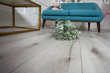 Усовершенствованная кварц-виниловая плитка «Damy Floor» Дуб Классический Серый (1227*187*2,5 мм) — фото и характеристики