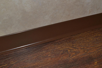 Плинтус алюминиевый L-образный шоколад (2500*11*60 мм) — фото и характеристики